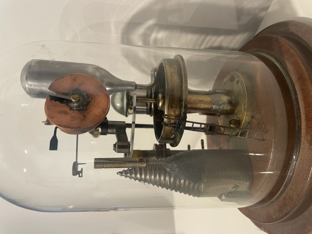 Side view of Off the grid sculpture